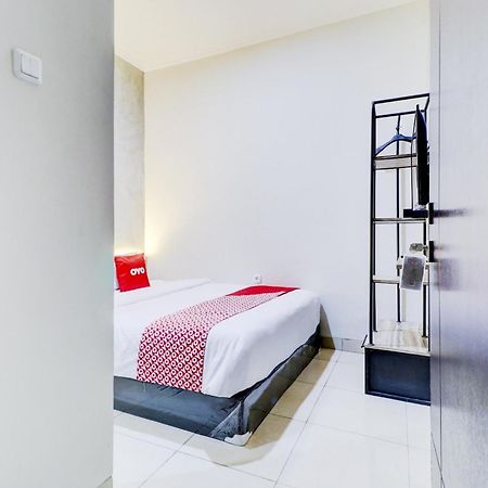 Oyo 90215 Ada Residence Telukjambe Ngoại thất bức ảnh
