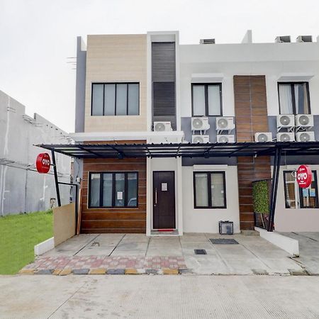 Oyo 90215 Ada Residence Telukjambe Ngoại thất bức ảnh