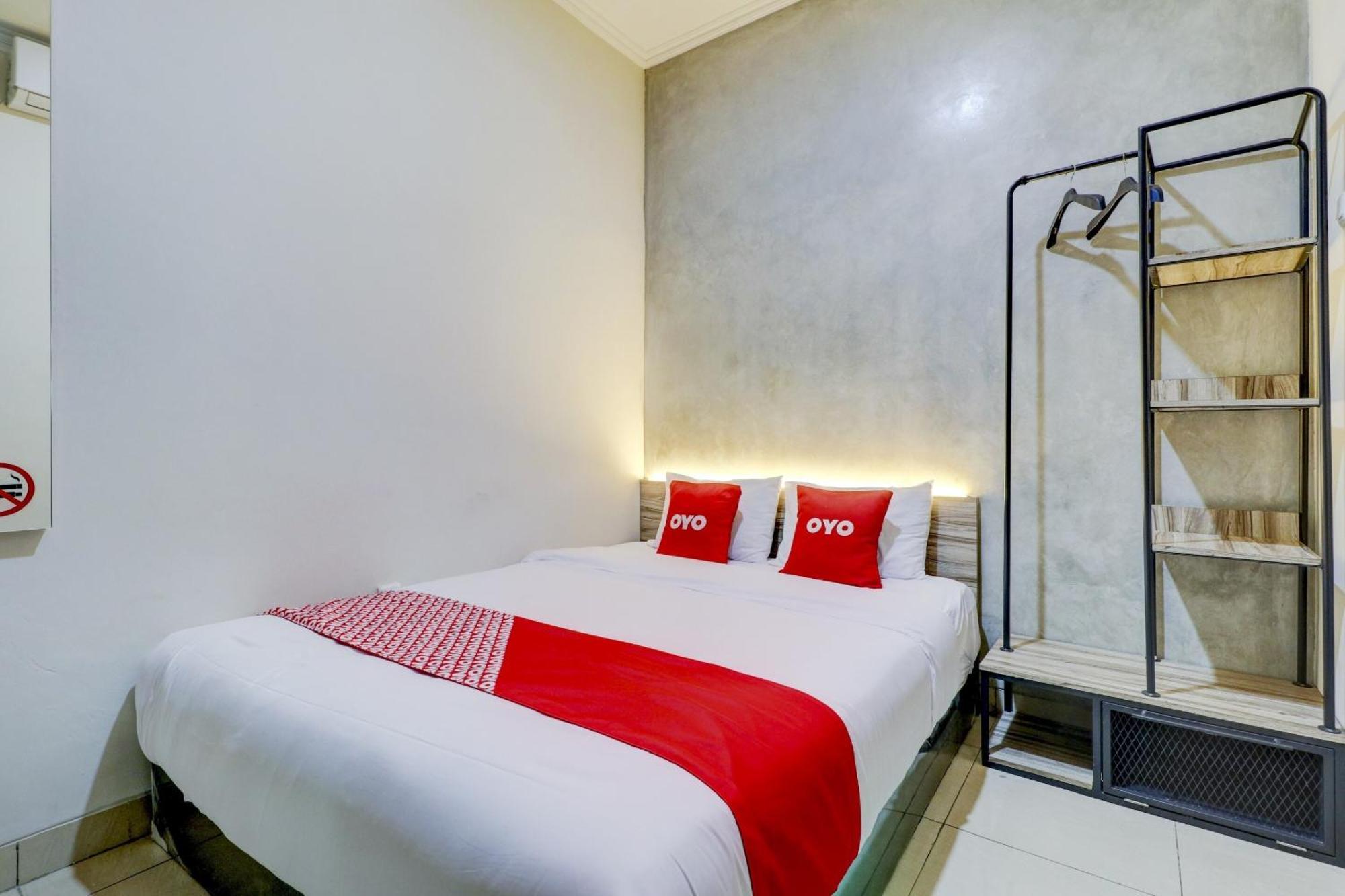 Oyo 90215 Ada Residence Telukjambe Ngoại thất bức ảnh
