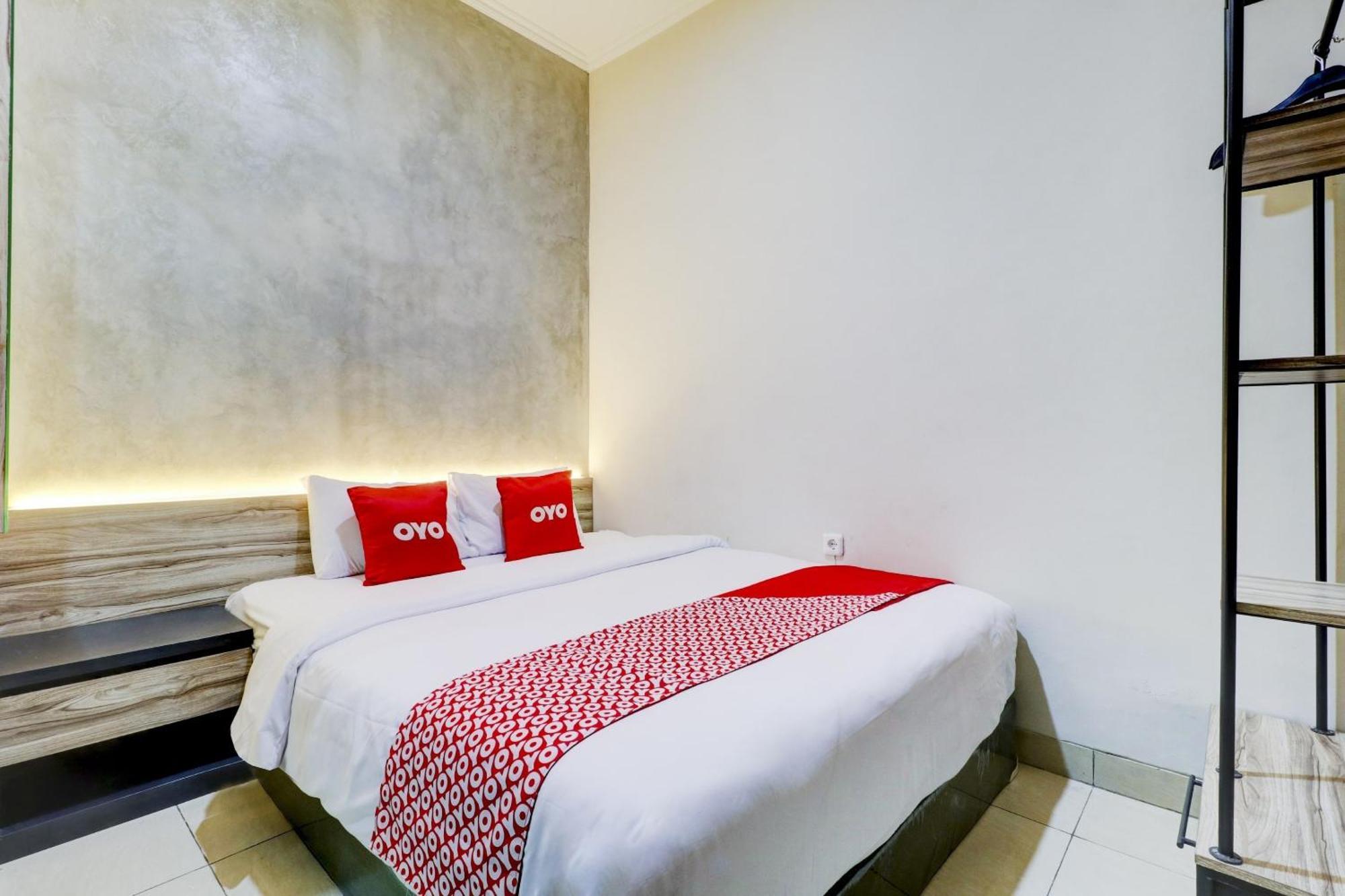 Oyo 90215 Ada Residence Telukjambe Ngoại thất bức ảnh