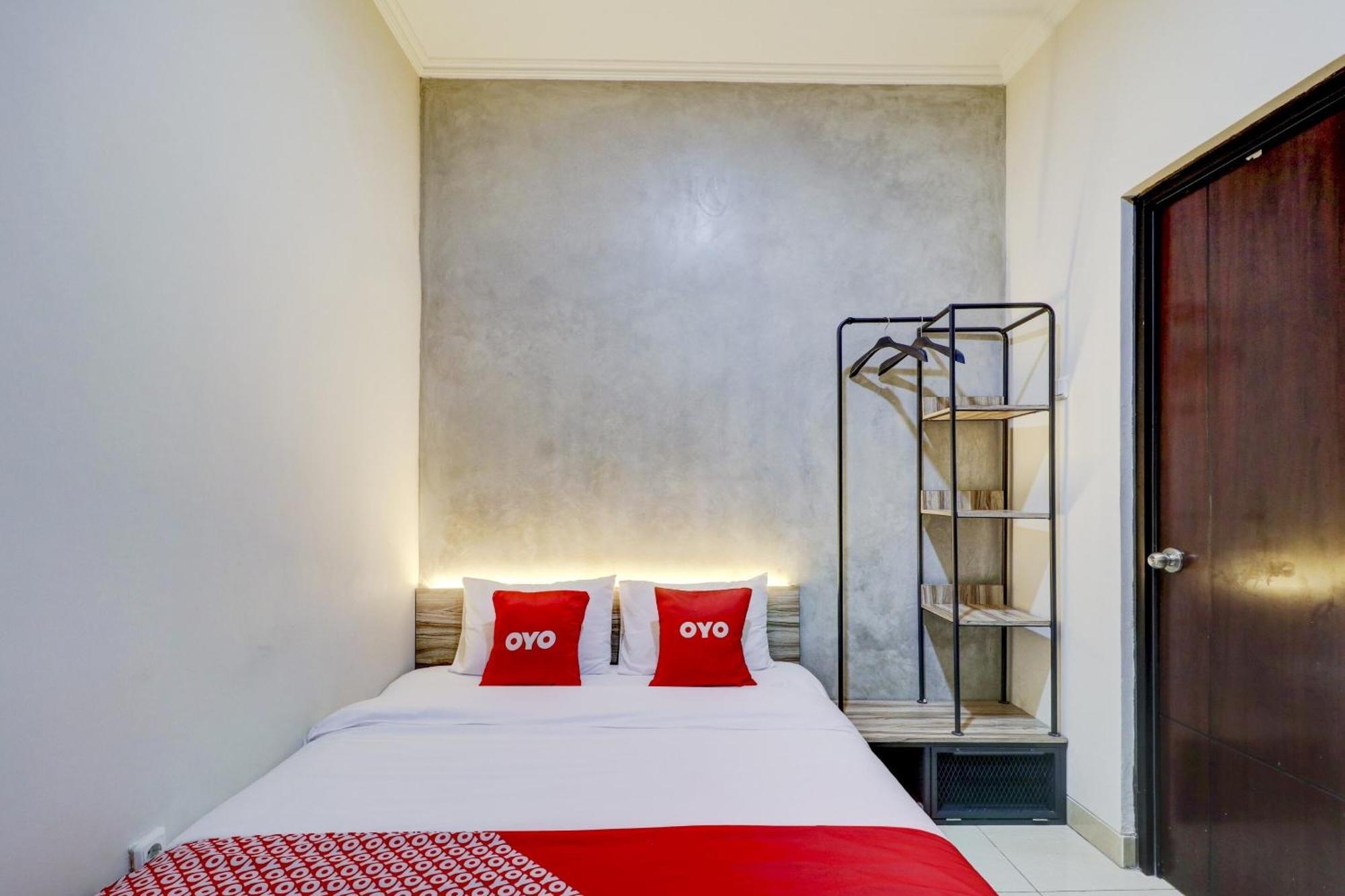 Oyo 90215 Ada Residence Telukjambe Ngoại thất bức ảnh